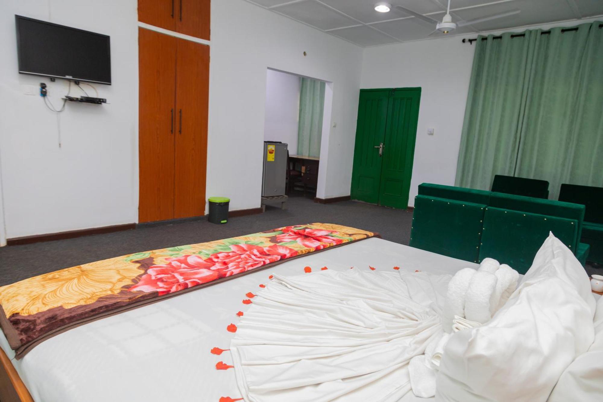 Samaritan Villa Resort And Conference Center Кумаси Экстерьер фото